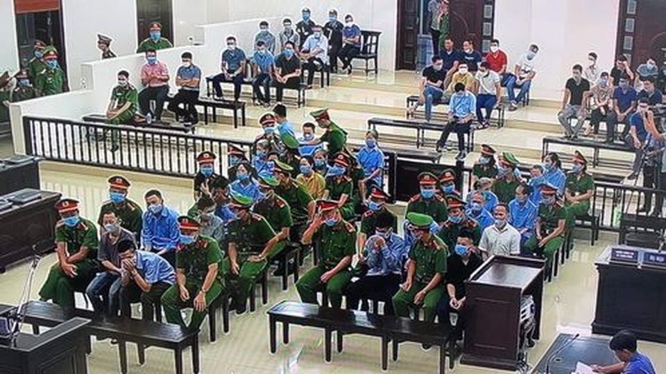 Xét xử vụ án “Giết người” và “Chống người thi hành công vụ” tại xã Đồng Tâm - 5 Xét xử vụ án “Giết người” và “Chống người thi hành công vụ” tại xã Đồng Tâm - 5