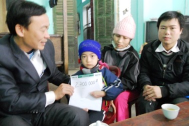 Thêm món quà ý nghĩa đến với cháu Nguyễn Hữu Việt Hoàng   