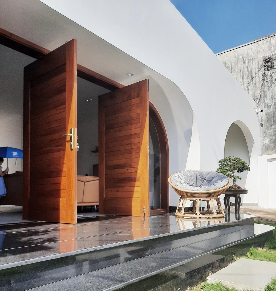 Khó rời mắt với ngôi nhà hình khối độc lạ của cặp vợ chồng ở  Đắk Lắk - 3