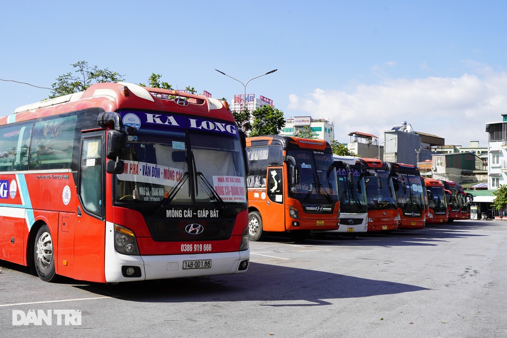 Hà Nội: Bến xe khách tất bật dọn dẹp, khử khuẩn, sẵn sàng đón khách - 9 Hà Nội: Bến xe khách tất bật dọn dẹp, khử khuẩn, sẵn sàng đón khách - 9