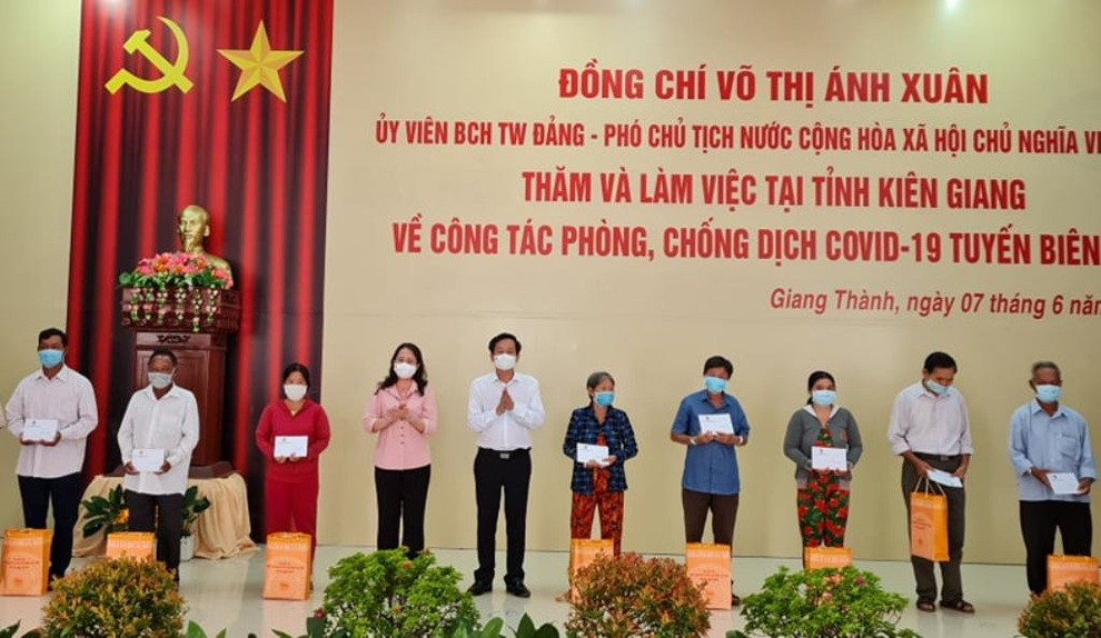 Phó Chủ tịch nước kiểm tra công tác chống dịch ở biên giới Kiên Giang - 2