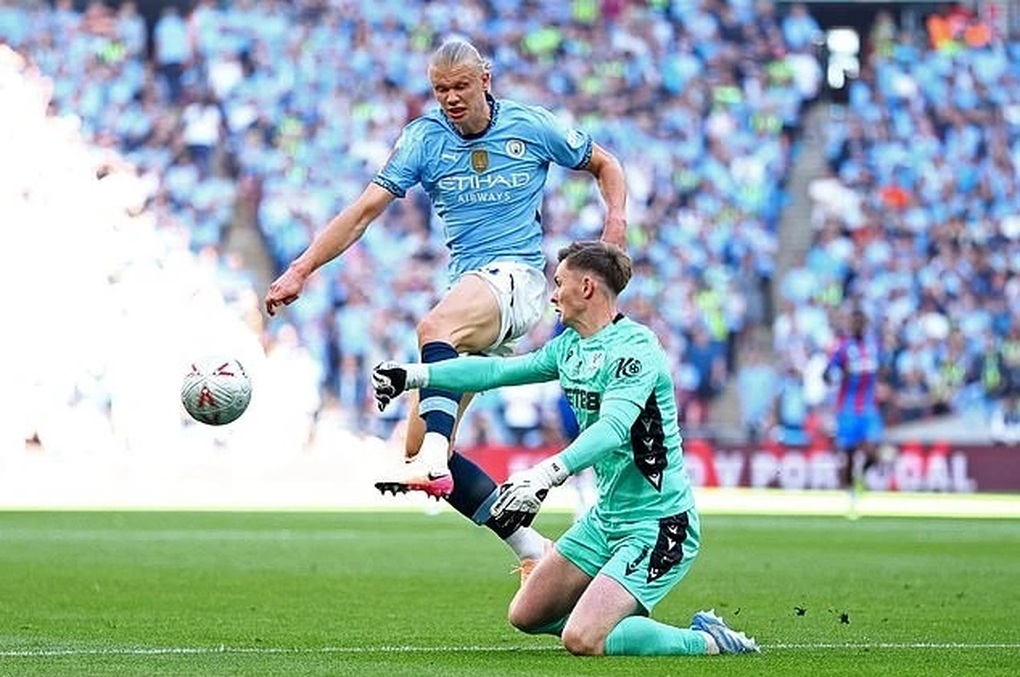 HLV Pep Guardiola chỉ trích Crystal Palace câu giờ ở chung kết FA Cup - 2 HLV Pep Guardiola chỉ trích Crystal Palace câu giờ ở chung kết FA Cup - 2