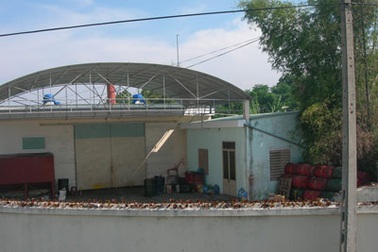 Dân kêu cứu vì mùi hôi từ cơ sở sản xuất dầu nhớt