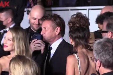 Sean Penn dự Liên hoan phim Cannes