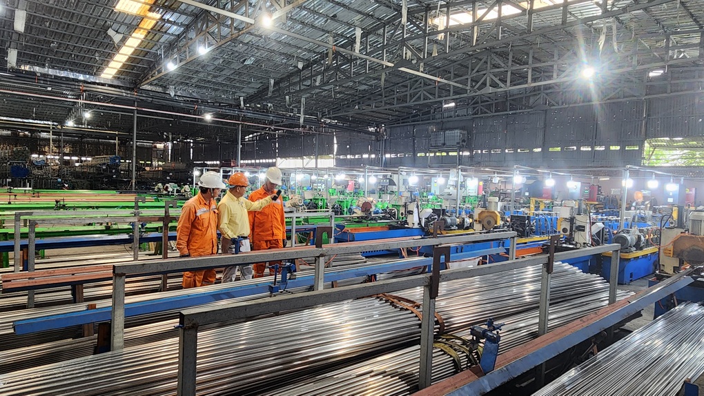 EVNHCMC: Cung cấp điện an toàn, liên tục phục vụ người dân TPHCM - 2 EVNHCMC: Cung cấp điện an toàn, liên tục phục vụ người dân TPHCM - 2
