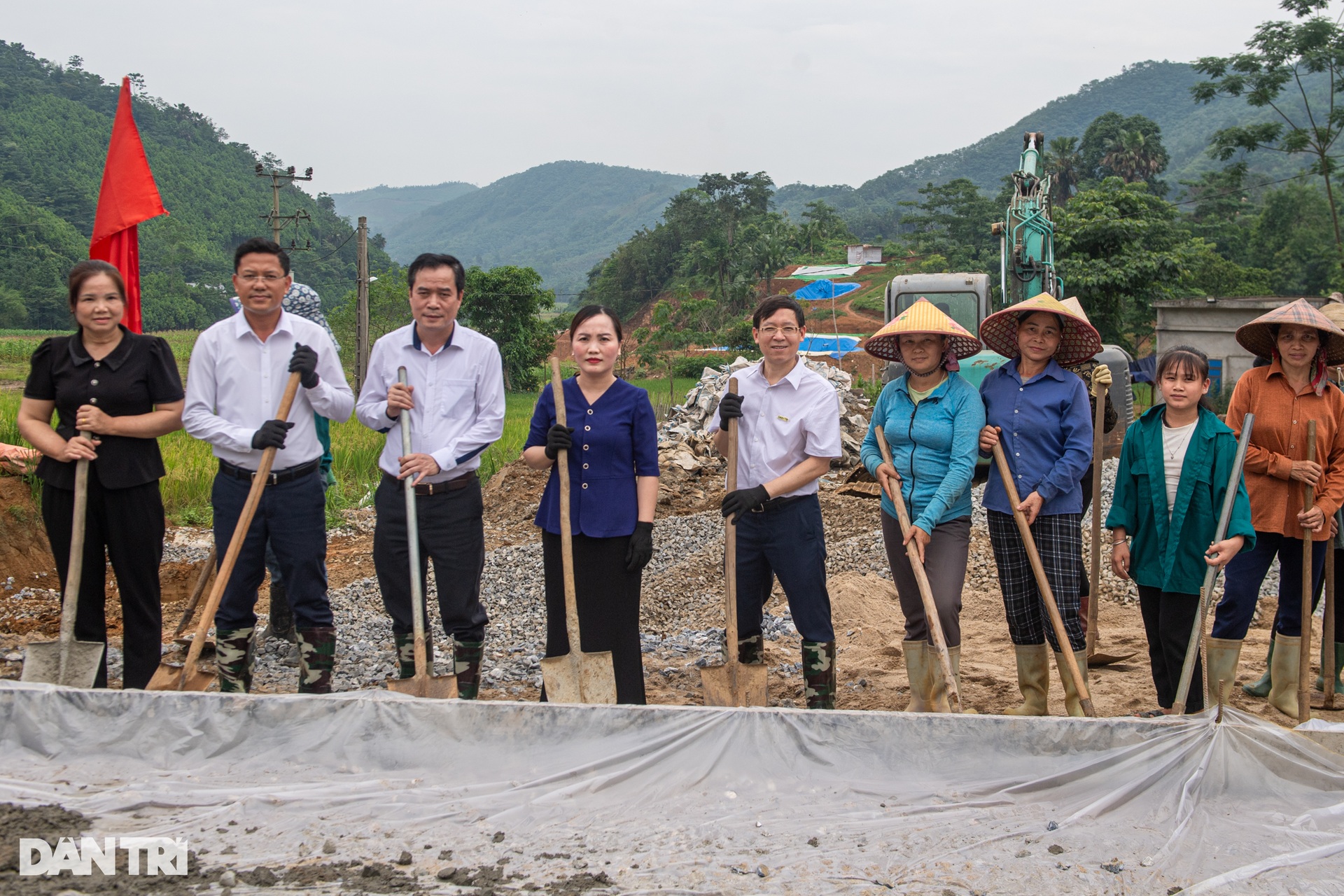 Khởi công xây dựng tuyến đường Làng Nủ - Trĩ Trong - 2 Khởi công xây dựng tuyến đường Làng Nủ - Trĩ Trong - 2