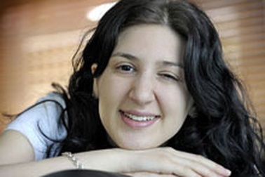 Thiếu nữ bị mù 3 ngày mỗi tuần