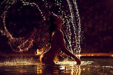 Chị gái cô Kim khoe ảnh "nóng" mừng sinh nhật