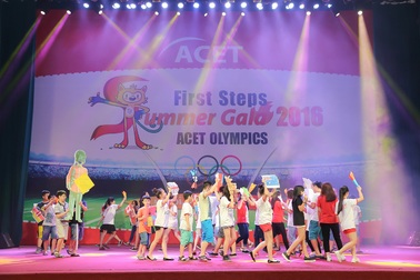 Teen Hà Nội thể hiện tài năng tiếng Anh và sôi động cùng Olympics 2016