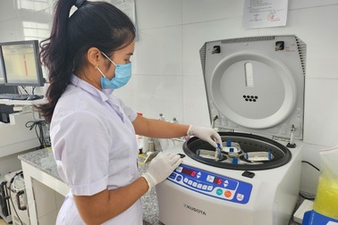 Mách nước giúp bệnh viện có tiền trả lương y bác sĩ