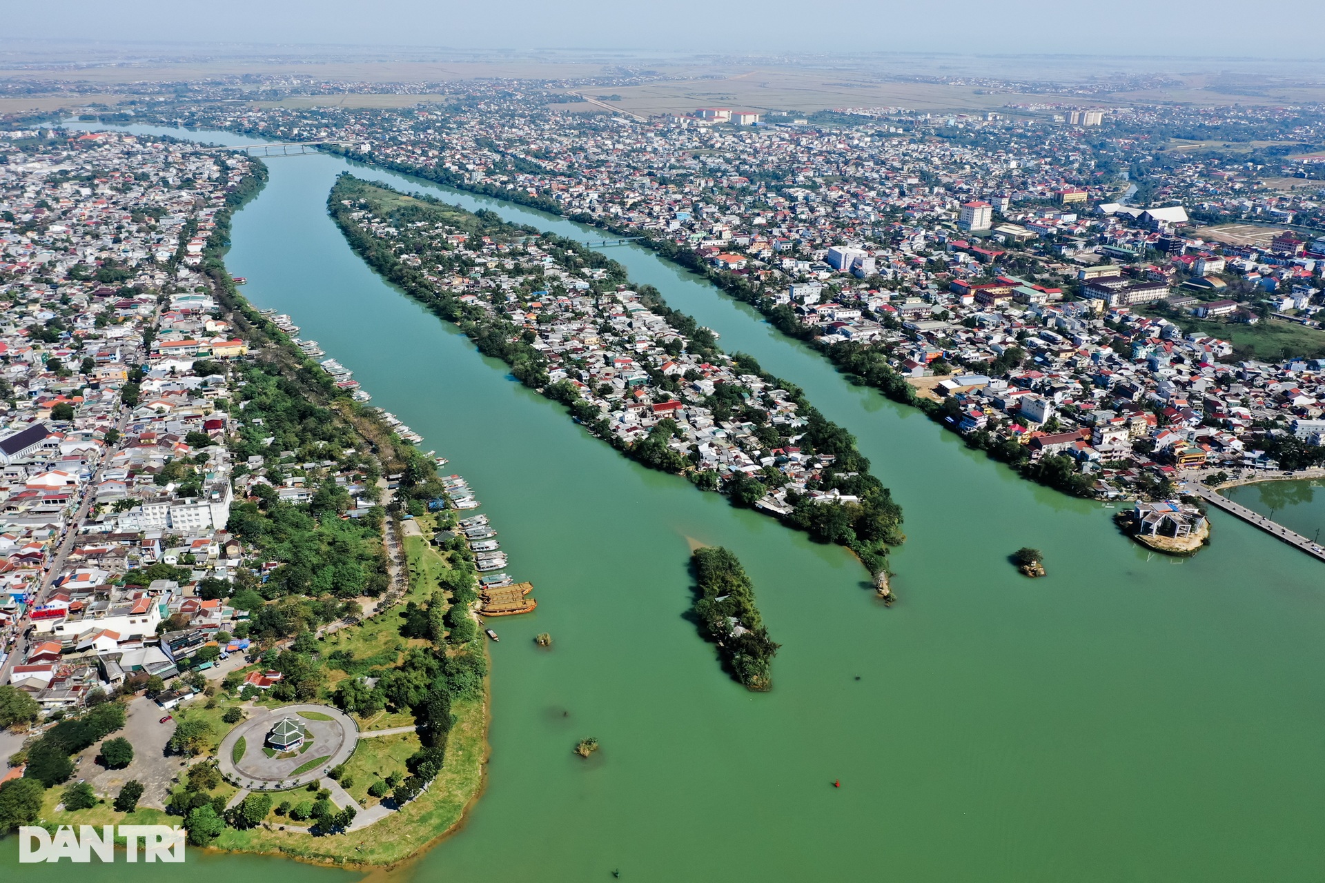 Nét thơ mộng trường tồn của dòng sông di sản chảy qua thành phố Huế - 7 Nét thơ mộng trường tồn của dòng sông di sản chảy qua thành phố Huế - 7