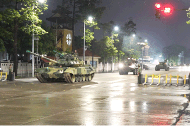 Dàn khí tài A80 vào trung tâm Hà Nội huấn luyện trên Quảng trường Ba Đình