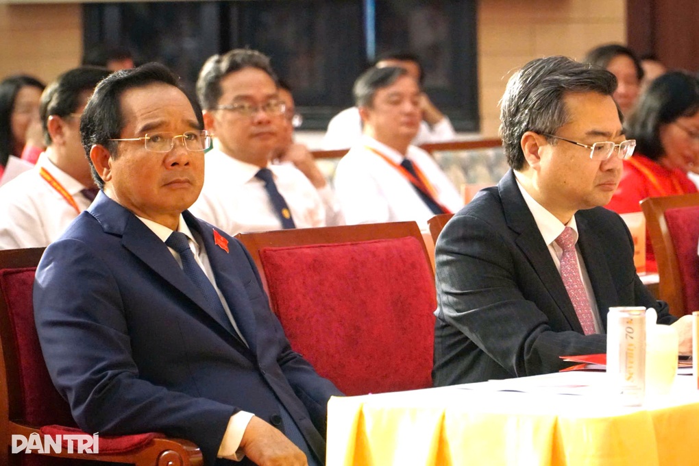 Đại hội đầu tiên của Đảng bộ UBND TPHCM đánh dấu giai đoạn phát triển mới - 2 Đại hội đầu tiên của Đảng bộ UBND TPHCM đánh dấu giai đoạn phát triển mới - 2