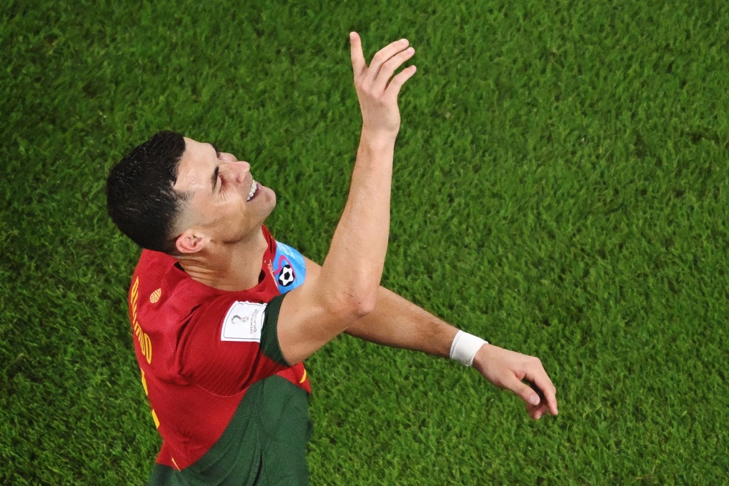 Phản ứng của C.Ronaldo khi chứng kiến đối thủ nhái cách ăn mừng - 10 Phản ứng của C.Ronaldo khi chứng kiến đối thủ nhái cách ăn mừng - 10