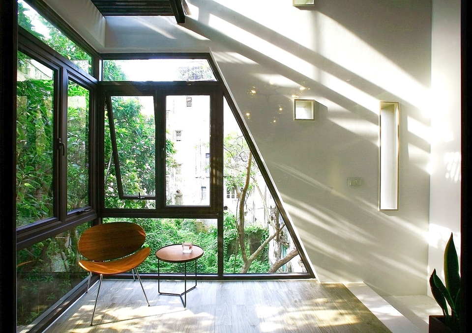 Nhà vát góc độc đáo, tràn ngập ánh sáng trong ngõ nhỏ ở Hà Nội - 3