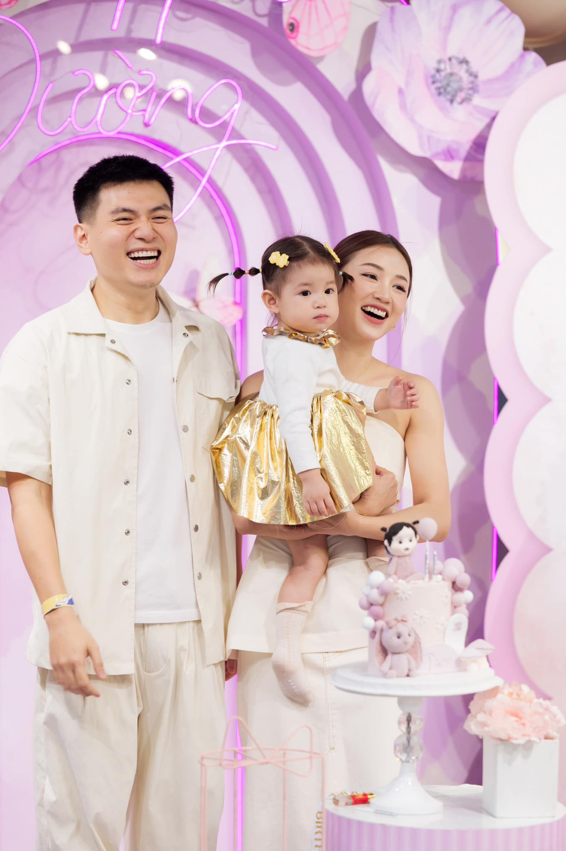 3 cặp đôi nổi tiếng từ bạn thân trở thành vợ chồng giờ ra sao? - 8 3 cặp đôi nổi tiếng từ bạn thân trở thành vợ chồng giờ ra sao? - 8