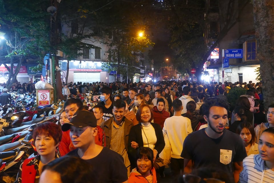 Biển người hân hoan chào năm mới 2020 - 37 Biển người hân hoan chào năm mới 2020 - 37