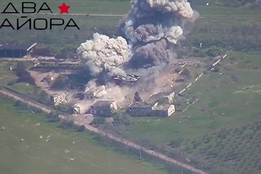 Không quân Nga ném bom lượn phá hủy điểm tập trung quân Ukraine ở Kherson