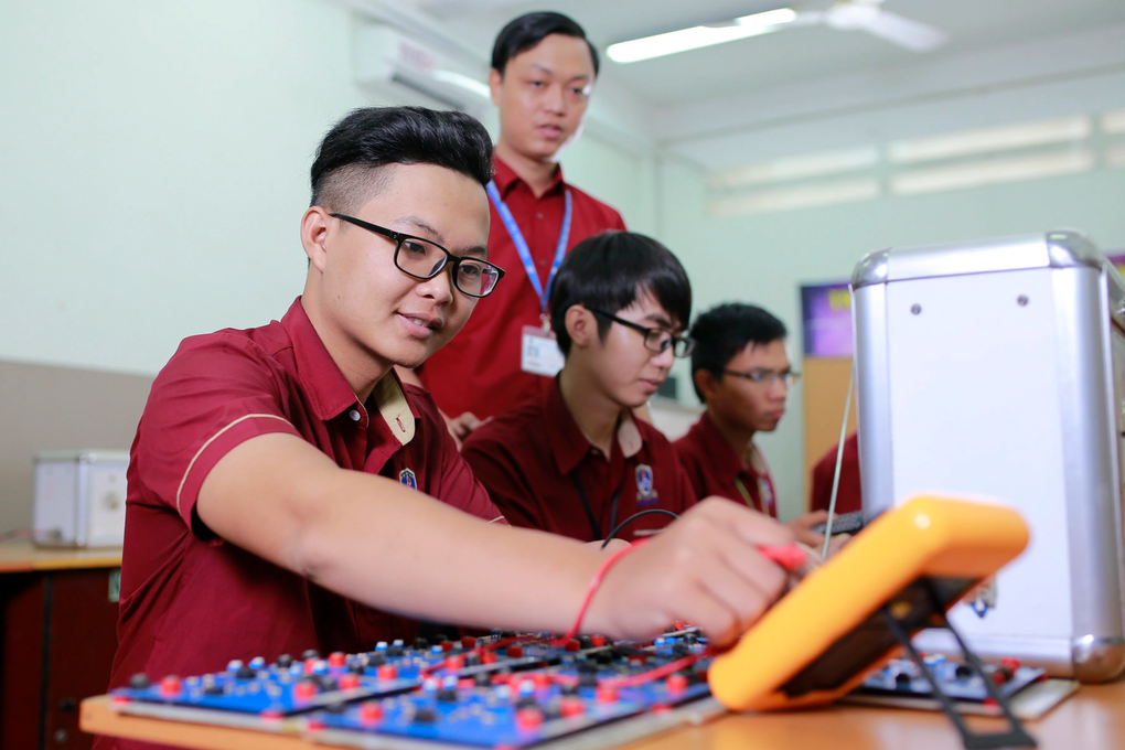 Học ngành điện có dễ kiếm việc làm? - 1 Học ngành điện có dễ kiếm việc làm? - 1