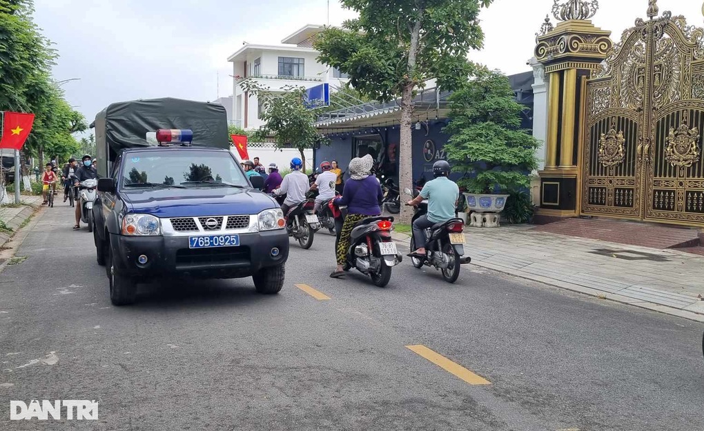 Công an bất ngờ phong tỏa nhiều tuyến đường ở Quảng Ngãi và Vĩnh Phúc - 4 Công an bất ngờ phong tỏa nhiều tuyến đường ở Quảng Ngãi và Vĩnh Phúc - 4