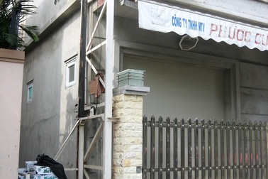 Bị thang máy kẹp đầu, một công nhân chết thảm