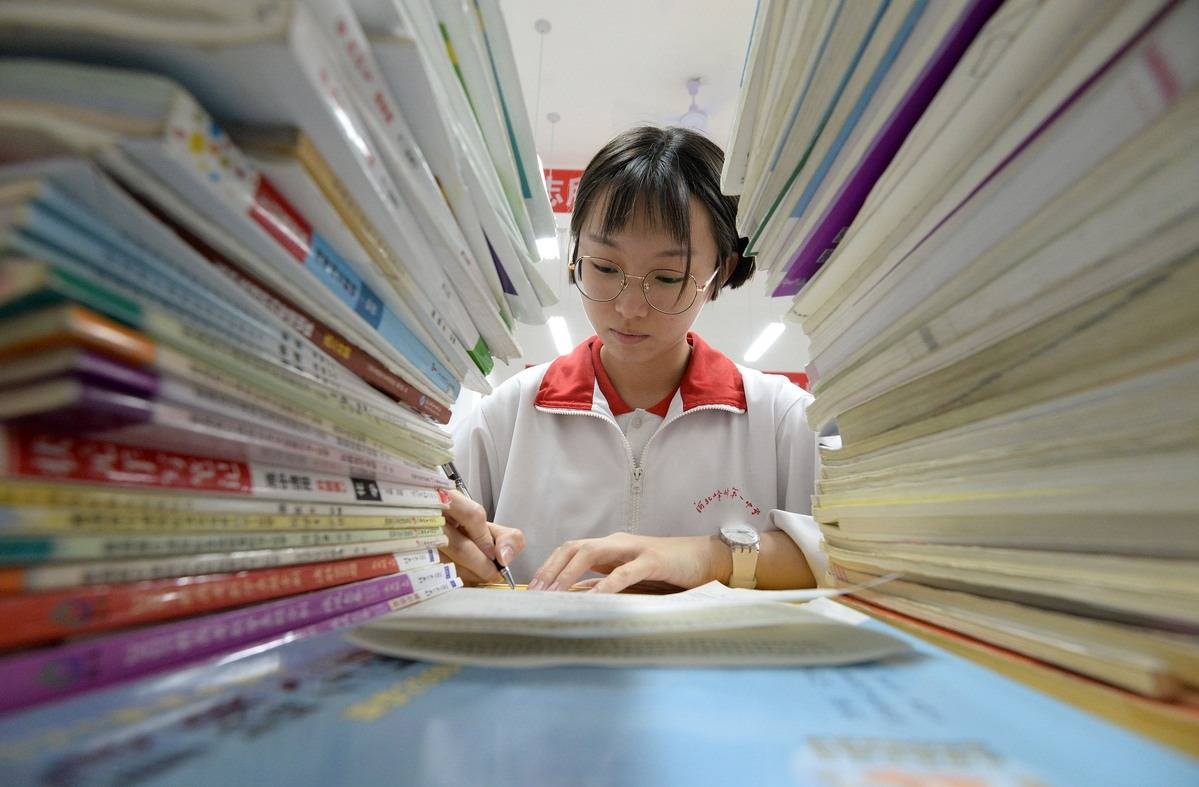 Cuvinte emoționante de la profesorul al cărui elev a obținut cel mai mare scor universitar din provincie - 1 Câu nói cảm động của thầy giáo có học sinh đạt điểm đại học cao nhất tỉnh - 1