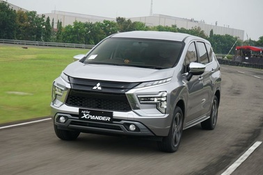 Toyota Veloz chuẩn bị ra mắt, Mitsubishi lên kế hoạch nâng cấp Xpander