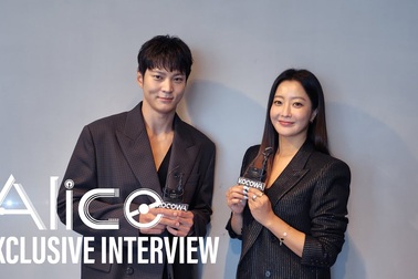 Kim Hee Sun sánh đôi cùng "mỹ nam" kém 10 tuổi