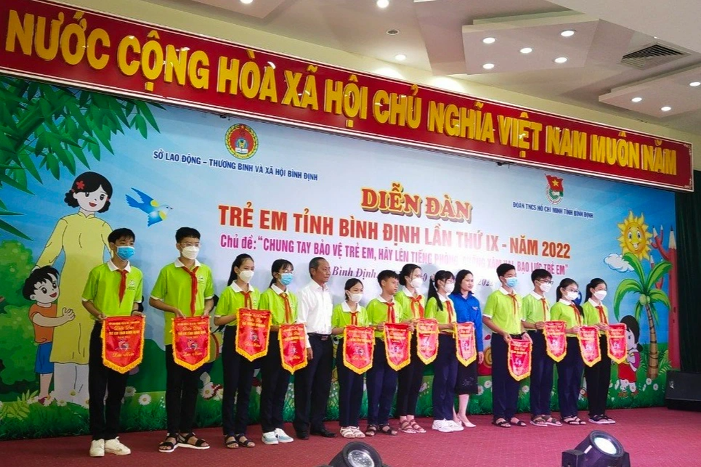 Trẻ em Bình Định gửi thông điệp đến lãnh đạo tỉnh - 2 Trẻ em Bình Định gửi thông điệp đến lãnh đạo tỉnh - 2