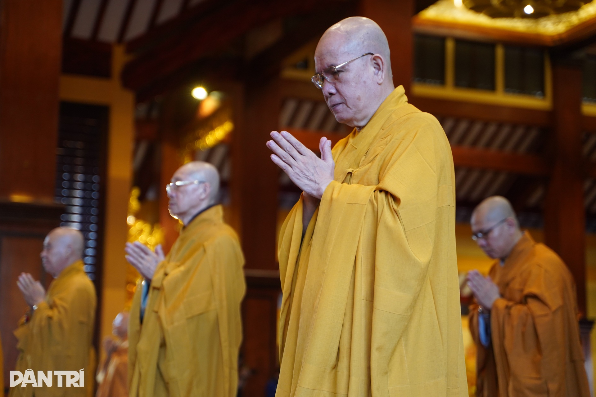 Hàng ngàn chùa thỉnh chuông sáng 1/7, cầu quốc thái dân an - 8 Hàng ngàn chùa thỉnh chuông sáng 1/7, cầu quốc thái dân an - 8