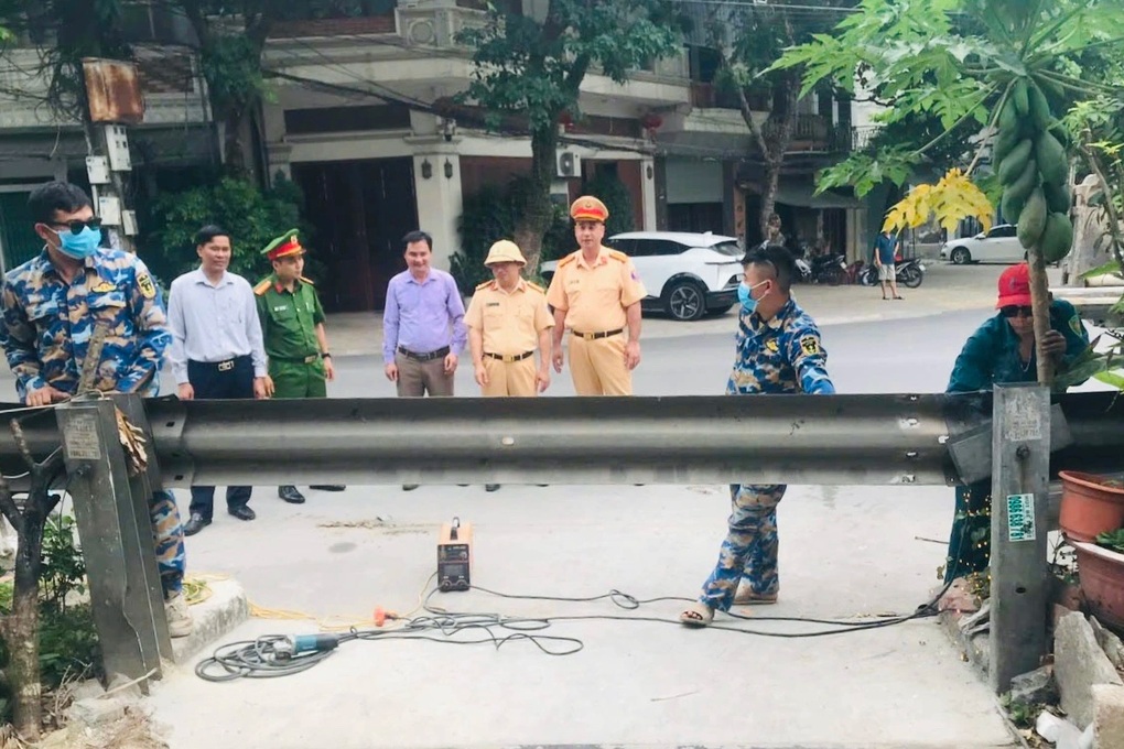 Ninh Bình đóng 16 lối đi tự mở nguy hiểm qua đường sắt Bắc - Nam - 1 Ninh Bình đóng 16 lối đi tự mở nguy hiểm qua đường sắt Bắc - Nam - 1