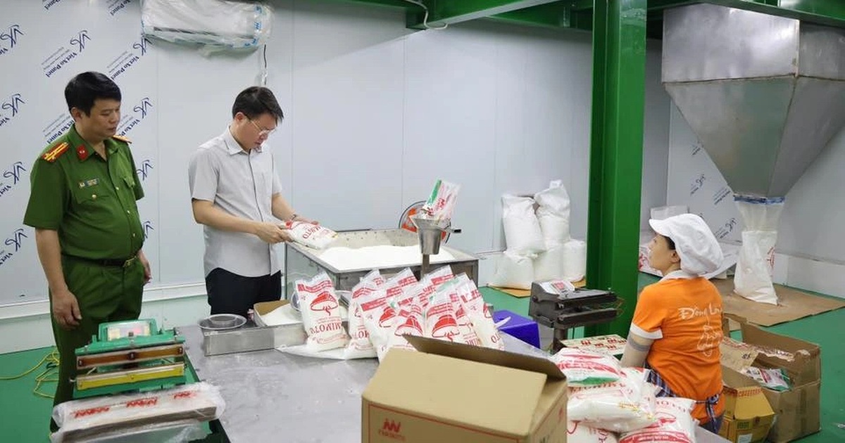 Hàng trăm tấn dầu ăn, bột canh giả đã bán cho bếp ăn khu công nghiệp