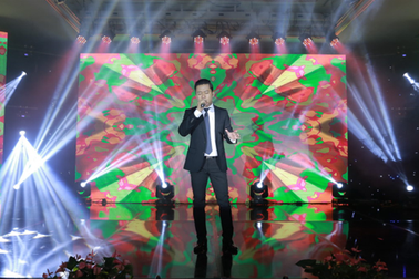 Tuấn Hưng biểu diễn tại sự kiện làm đẹp