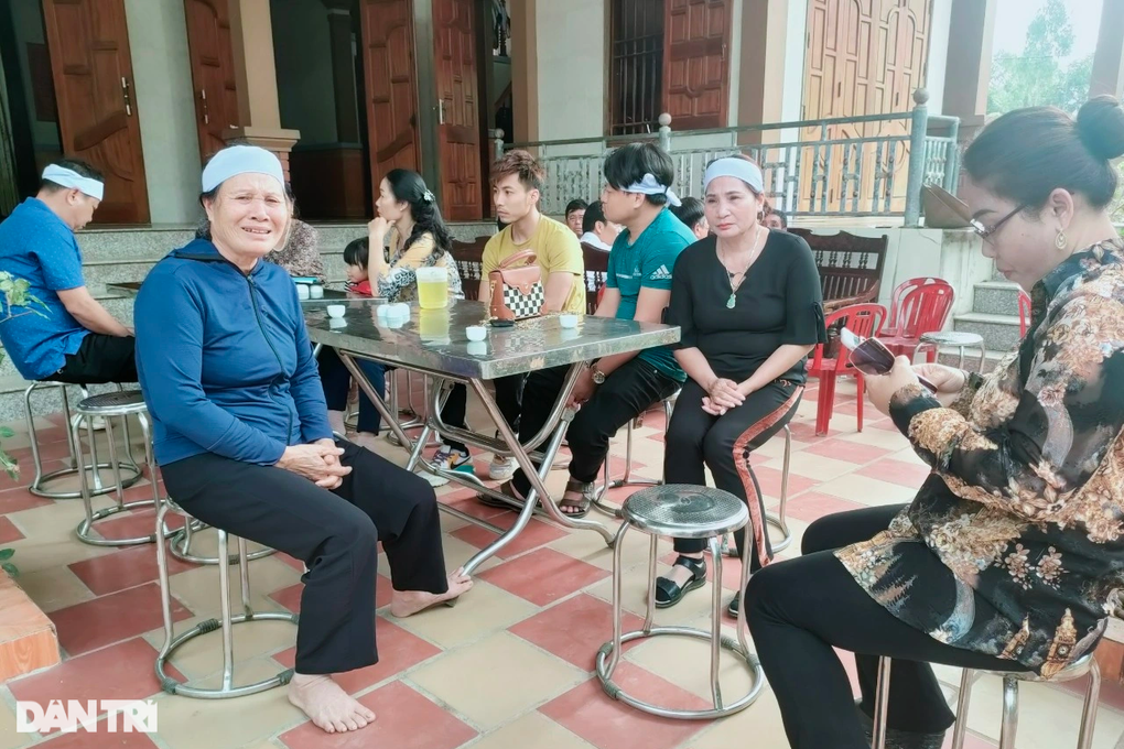 Bố mẹ lần lượt gặp nạn qua đời, 4 đứa trẻ mịt mù tương lai - 5 Bố mẹ lần lượt gặp nạn qua đời, 4 đứa trẻ mịt mù tương lai - 5