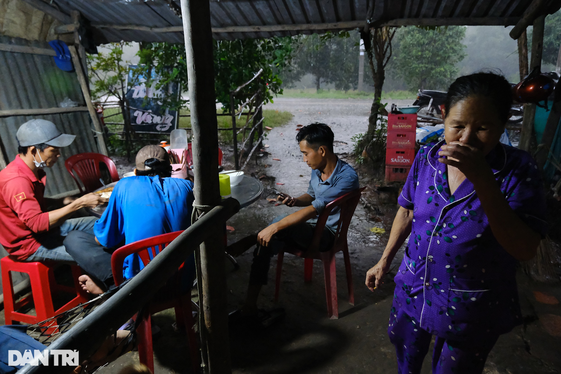 Người dân mệt mỏi vì khói bụi, hôi thối ở khu xử lý chất thải rắn tại TPHCM - 3 Người dân mệt mỏi vì khói bụi, hôi thối ở khu xử lý chất thải rắn tại TPHCM - 3