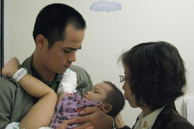 Bé Thiện Nhân sang Mỹ phẫu thuật lần thứ hai 