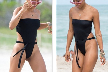 Hot blogger gốc Việt bốc lửa với áo tắm lạ mắt