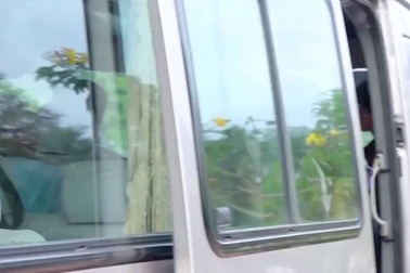 Khả Như rủ Sơn Ngọc Minh cùng “rong chơi” trước Tết