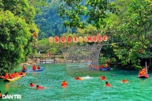 Du khách nườm nượp đổ về Phong Nha - Kẻ Bàng dịp Giỗ Tổ