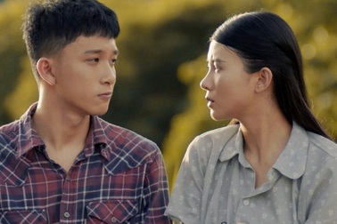 Cảnh phim ngọt ngào của cặp đôi Ngân - Viễn trong "Cách em 1 milimet"