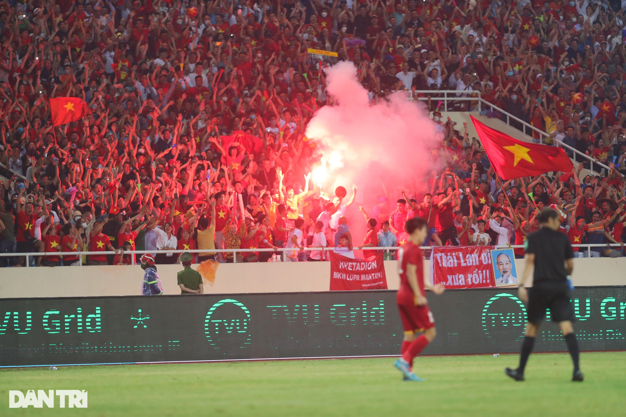 Mãn nhãn các SVĐ đẹp như mơ, chật kín khán giả cổ vũ SEA Games ở Việt Nam - 3 Mãn nhãn các SVĐ đẹp như mơ, chật kín khán giả cổ vũ SEA Games ở Việt Nam - 3