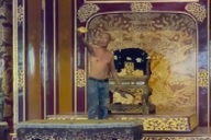 Nhân thân đối tượng leo lên ngai vàng ở điện Thái Hòa quậy phá