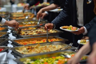Bị nhà hàng buffet đuổi vì ăn nhiều, khách tức giận gây náo loạn