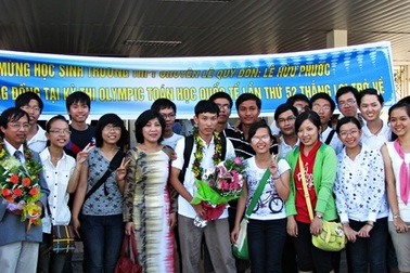 Đón học sinh đoạt Huy chương Đồng Olympic Toán Quốc tế 