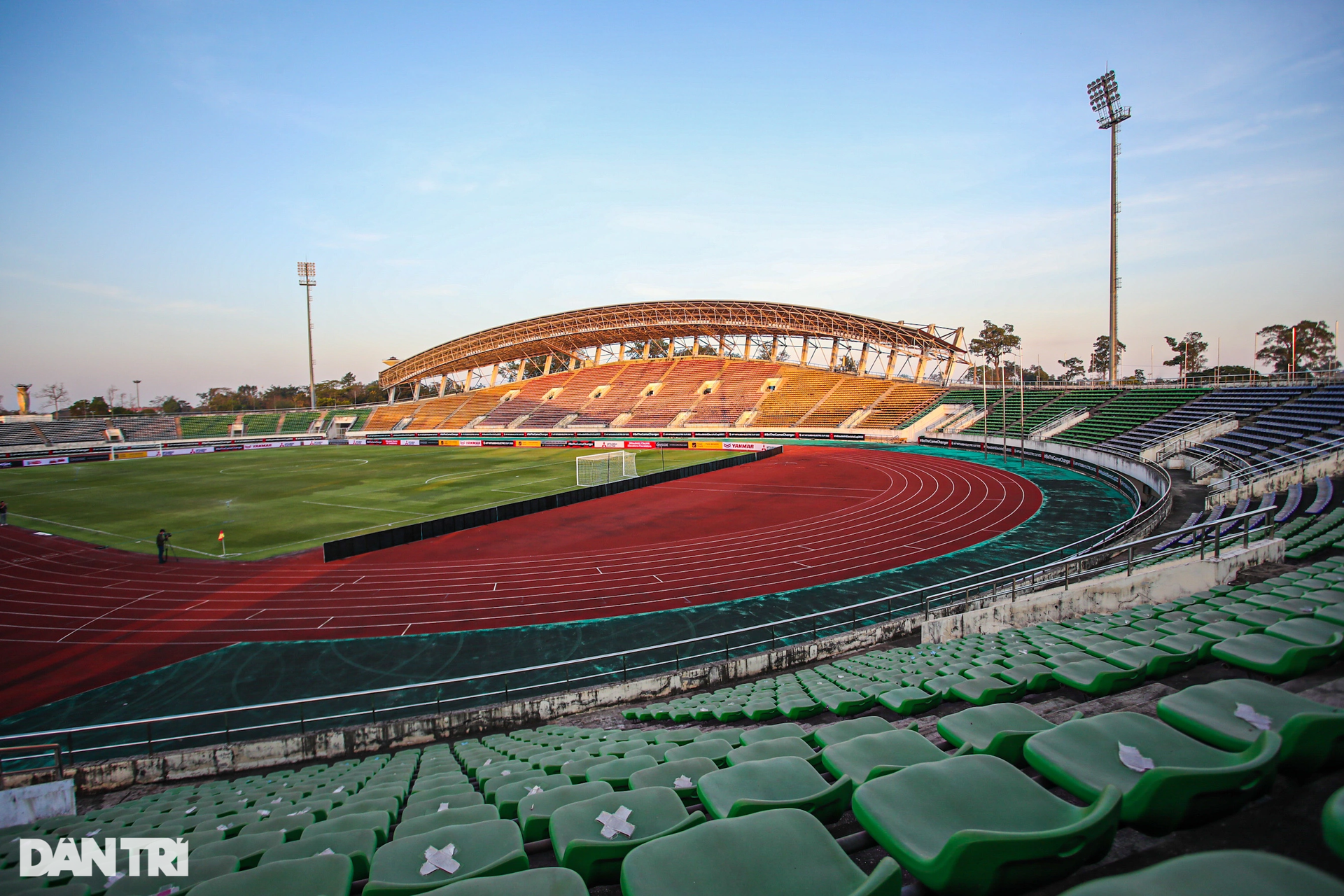 Cận cảnh SVĐ quốc gia Lào trước ngày chủ nhà gặp tuyển Việt Nam tại AFF Cup - 1 Cận cảnh SVĐ quốc gia Lào trước ngày chủ nhà gặp tuyển Việt Nam tại AFF Cup - 1