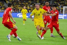 Chuyên gia Argentina nhận xét thẳng thắn về án phạt của FIFA với Malaysia