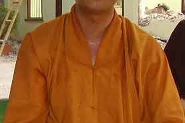 Sang Lào đi chùa Việt