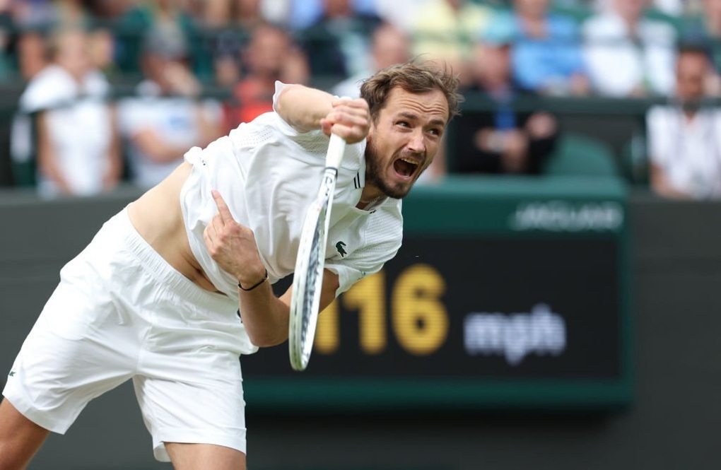 Alcaraz chạm mặt Medvedev tại bán kết Wimbledon - 3 Alcaraz chạm mặt Medvedev tại bán kết Wimbledon - 3