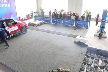 Thử nghiệm gây sốc về giải pháp chống cháy xe điện ở Trung Quốc