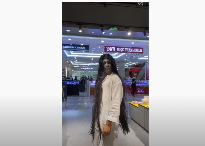 Những màn hóa trang khó đỡ nhất của YouTuber trong lễ Halloween - Ảnh 5.